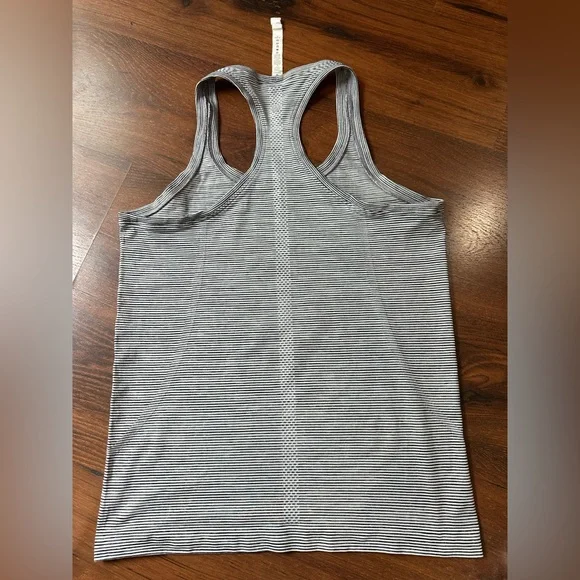 Lululemon Swiftly Tech Racerback Tank Black White Stripe Womens Sz 8 - Picture 7 of 8